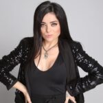 Violeta Isfel Instagram - Simplemente Yo, sintiendo inmensa gratitud. ¿Qué título le pondrías a cada foto? #violetaisfel #mujer #coleccionandoexperiencias #negro #natural Excelente sesión gracias a @oscarponcemx y @2000sxsiempre #maquillaje Yo #outfit Yo México