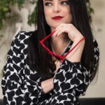 Violeta Isfel Instagram - Aquí les dejo la sesión con la cierro el mes del amor 🥰 para darle paso a #marzo el mes de comienzos energéticos, de la mano de la #primavera Es justo aquí donde los propósitos del año tienen la energía necesaria para que se concreten. ¿Qué propósito de año quieres retomar o comenzar? Te leo… No puedo dejar de agradecer a @pamloyolamua por sus manos mágicas. Gracias @pinkmanagementmx por esta sesión. #violetaisfel #coleccionandoexperiencias Mexico City, Mexico