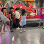 Violeta Isfel Instagram - ¡Heeey mis amoreeees! Hoy Soy la conductora invitada del @programahoy que sigue celebrando sus 25 años. Es un honor formar parte de esta hermosa familia.😍 Gracias @andy___rodriguez por la invitación. 😘 Disfrute mucho reencontrándome con mis hermanitos de @lasestrellasbailanenhoy @tonitamusic1 @oscarmedellin_ @jennygarciaoficial @mariapiasanz y la maestra @ema_pulido_ los adoro 🫶🏻 Que honor coincidir maestro @jojojorgefalconoficial y escuchar sus felicitaciones por mi trabajo, me llevo sus palabras en el ❤️ Gracias @andrealegarreta @galileamontijo #ArathDeLaTorre @negroaraiza @carlos_arenastv por recibirme con tanto cariño en su programa 🥰 Si logran ver el programa porfis cuéntenme ¿Qué tal lo hice? #violetaisfel #conductora por #undia #mujer #coleccionandoexperiencias Televisa San Ángel