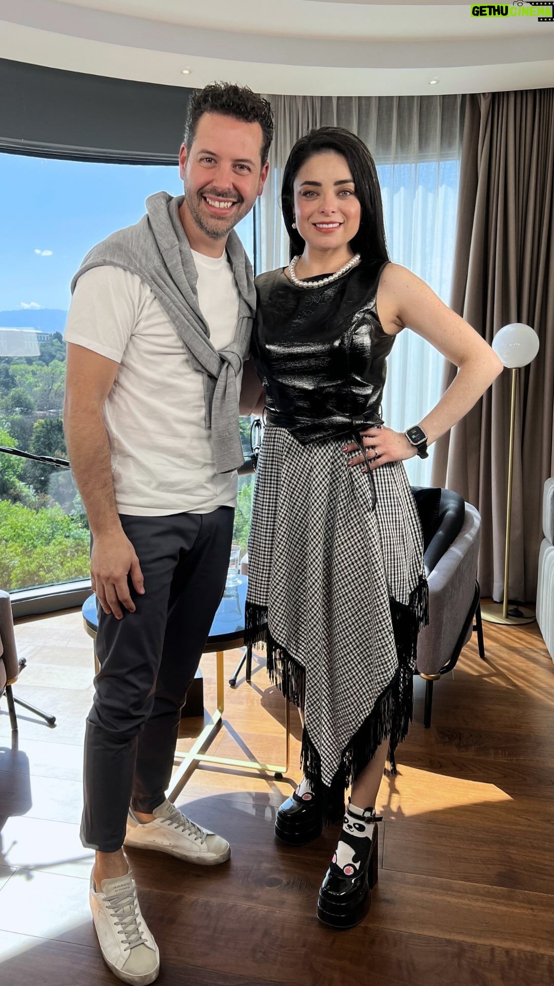 Violeta Isfel Instagram - ¡Ya lo pueden ver! 🤩 Ahorita mismo se ESTÁ ESTRENANDO el nuevo episodio de #MiMejorError con la gran @violetaisfel por mi canal de #YouTube 📲 ¡Corre a verlo! ✨ 👉 https://youtu.be/i3jN0ZFtS6k?si=GHW7p3LiRwIj065c #MME #Violeta #Isfel #VioletaIsfel #nuevoepisodio #entrevista #plática #entretenimiento #atréveteyhazlo #danymerlo #fyp #fiestamericana @grandfacdmx @fiestamericana @sonoropodcast