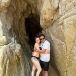 Violeta Isfel Instagram - #tbt Mi esposhito @rb7802 me rapto hace unas semanas a #loscabos. Él no conocía este hermoso lugar, me encanto poder compartir juntos momentos maravillosos. Gracias amor por este regalo de cumpleaños, siempre estar al pendiente de mi y recordarme que el descanso es muy importante #teamo ¿Conoces #loscabosmexico? ¿Que es lo que más te gusta? #VioletaIsfel #esposos #vacaciones Arco do Cabo San Lucas