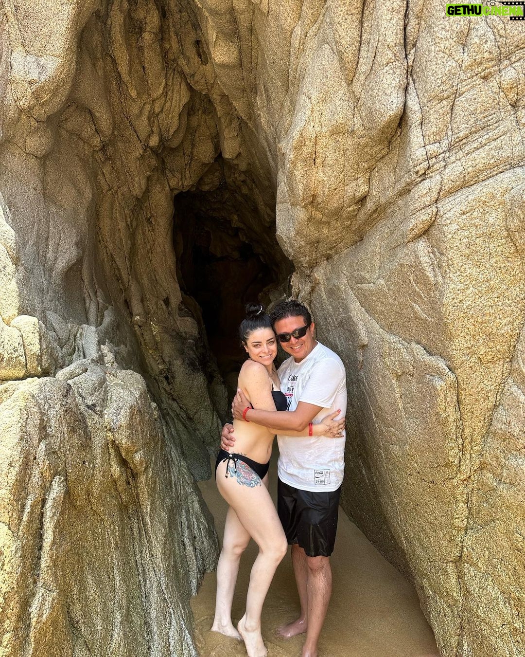 Violeta Isfel Instagram - #tbt Mi esposhito @rb7802 me rapto hace unas semanas a #loscabos. Él no conocía este hermoso lugar, me encanto poder compartir juntos momentos maravillosos. Gracias amor por este regalo de cumpleaños, siempre estar al pendiente de mi y recordarme que el descanso es muy importante #teamo ¿Conoces #loscabosmexico? ¿Que es lo que más te gusta? #VioletaIsfel #esposos #vacaciones Arco do Cabo San Lucas