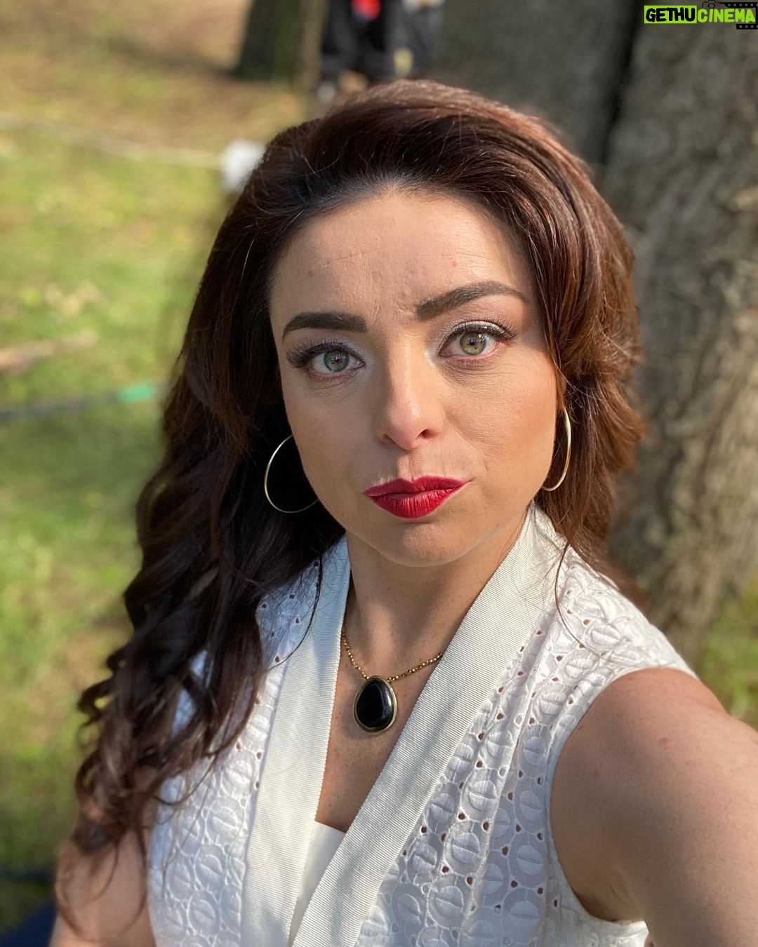 Violeta Isfel Instagram - ¡Heeeey mis amoreeeees! Soy la más feliz de por fin poder presentarles a “LA BABY” mi personaje en #ElJuniorLaSerie El capítulo se estrena mañana 🗓️#martes 📺 @distritocomedia 🕘 9pm Enciende tu televisión, disfrútalo y estaré esperando sus comentarios. #violetaisfel #actriz #comedia #serie #television Televisa San Ángel