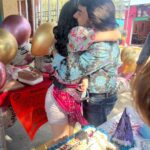 Violeta Isfel Instagram - Así celebramos mi precumpleaños en las grabaciones de #ElPríncipeDelBarrio Gracias jefa @maria.nogueron a todo el staff y produccion, por compartir esta gran aventura juntos, pero sobre todo gracias por hacerme sentir tan amada ♥️ ¡FELIZ CUMPLEAÑOS A MI 🎂! #violetaisfel #cumpleaños Mexico City, Mexico