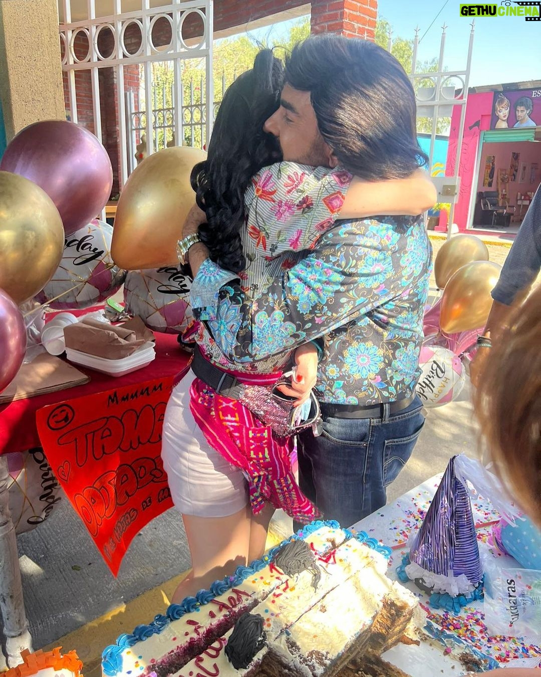 Violeta Isfel Instagram - Así celebramos mi precumpleaños en las grabaciones de #ElPríncipeDelBarrio Gracias jefa @maria.nogueron a todo el staff y produccion, por compartir esta gran aventura juntos, pero sobre todo gracias por hacerme sentir tan amada ♥️ ¡FELIZ CUMPLEAÑOS A MI 🎂! #violetaisfel #cumpleaños Mexico City, Mexico