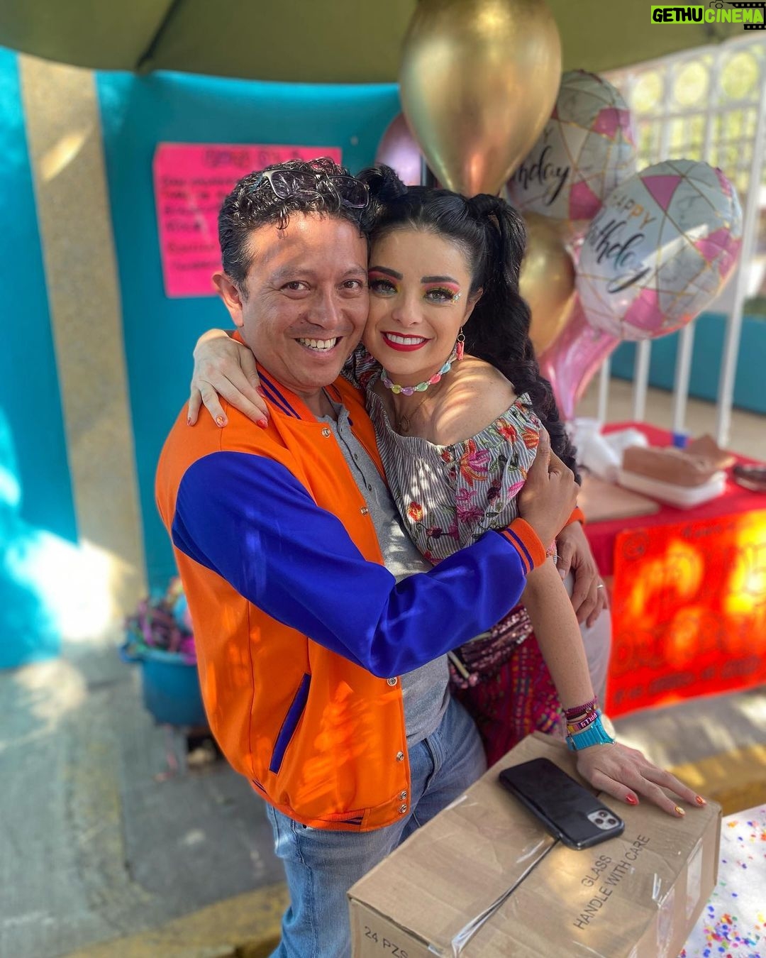 Violeta Isfel Instagram - Así celebramos mi precumpleaños en las grabaciones de #ElPríncipeDelBarrio Gracias jefa @maria.nogueron a todo el staff y produccion, por compartir esta gran aventura juntos, pero sobre todo gracias por hacerme sentir tan amada ♥️ ¡FELIZ CUMPLEAÑOS A MI 🎂! #violetaisfel #cumpleaños Mexico City, Mexico