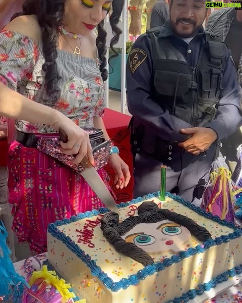 Violeta Isfel Instagram - Así celebramos mi precumpleaños en las grabaciones de #ElPríncipeDelBarrio Gracias jefa @maria.nogueron a todo el staff y produccion, por compartir esta gran aventura juntos, pero sobre todo gracias por hacerme sentir tan amada ♥️ ¡FELIZ CUMPLEAÑOS A MI 🎂! #violetaisfel #cumpleaños Mexico City, Mexico