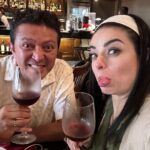 Violeta Isfel Instagram - #tbt este 23 de Marzo cumplimos 4 años de casados amor y lo único que tengo para ti además del gran amor incondicional que siento por ti en GRATITUD. La plenitud, dicha y amor consiente que vivo hoy, no lo hubiera podido lograr sin tu apoyo, sin tu disposición, entrega en cada prueba que la vida nos a puesto en estos 4 años. Gracias por hacerme sentir tan amada de tan múltiples formas. Espero que la vida nos permita seguir superando las pruebas que vengan juntos, amándonos como hasta ahora y más. A tu lado lo puedo todo. Amo el gran equipo qué somos juntos. GRACIAS ESPOSHITO @rb7802 TE AMO 🥰 ❤️ SÓLO HOY TE ELIJO Gracias por ser y compartir mi eterno presente. 🎉¡FELIZ 4º ANIVERSARIO!🎊 #violetaisfel #esposos #aniversario #teamo #monterrey #vino Monterrey, Nuevo Leon, Mexico