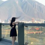 Violeta Isfel Instagram - Que orgullosa me siento de ser mexicana 🇲🇽 Gracias por tanto cariño #monterrey Disfrute cada momento y esta hermosa vista de su emblemático #cerrodelasilla ¿Qué foto te gusto más? ¿Ya conoces Monterrey? #violetaisfel #vestido #negro #tacones #lentes Escenario GNP Seguros