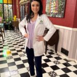 Violeta Isfel Instagram - Así vivimos nuestro primer claquetazo de @rentacongeladaof 5ª temporada con la prensa. Me siento orgullosa, agradecida, bendecida, honrada y feliz. Próximamente en @nochedebuenastv No te la puedes perder. ¿Se te antoja reír con nosotros? #VioletaIsfel #nochedebuenas #rentacongelada #television #actriz #risa #televisa Televisa San Ángel