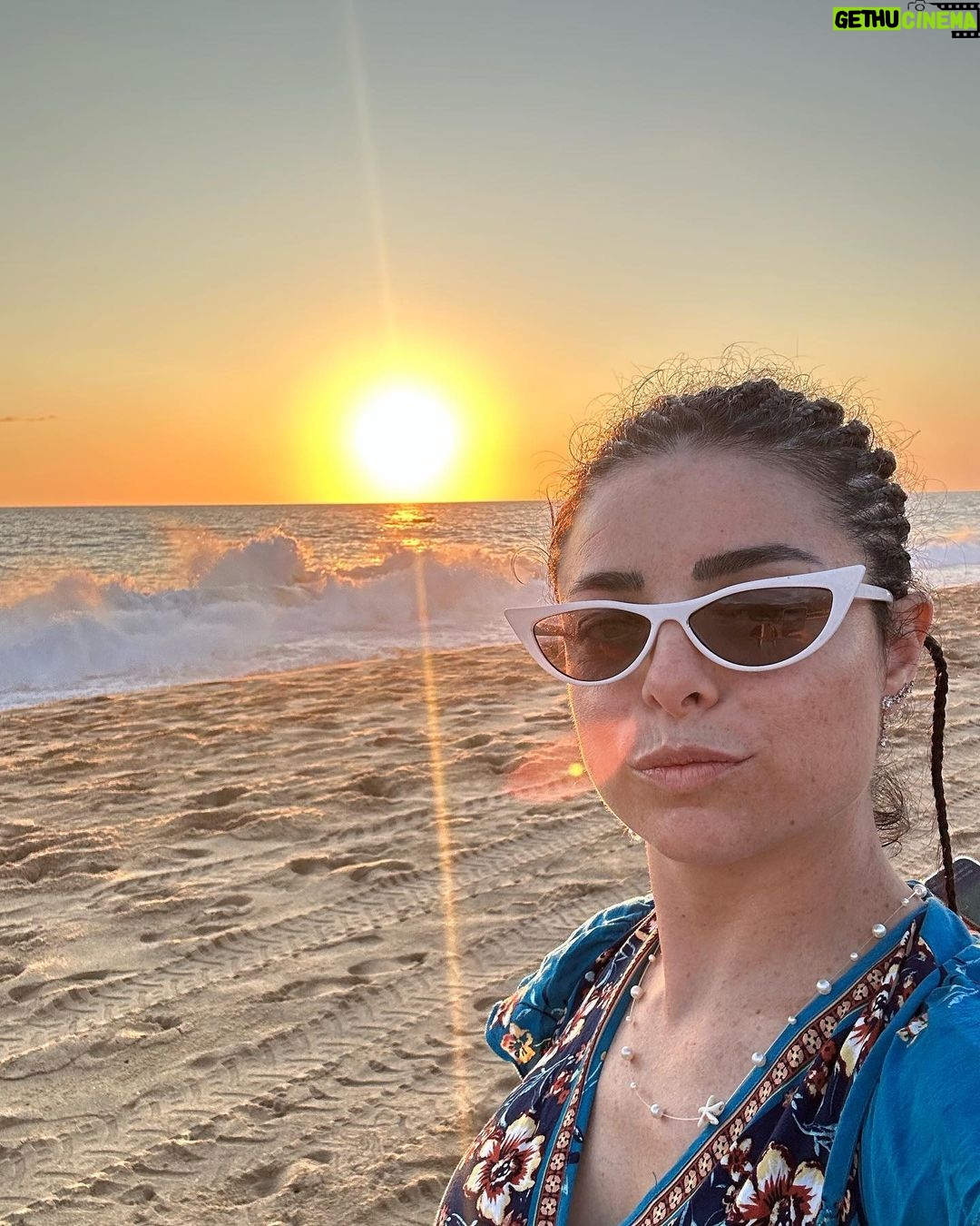 Violeta Isfel Instagram - Todo siempre es mejor en #Familia Amo a mi familia por elección ❤️ ¿Tu tienes familia por elección? #tbt #acapulco #piedelacuesta #coleccionandoexperiencias Pie De La Cuesta, Acapulco