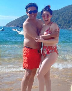 Violeta Isfel Instagram - Te amo ❤️ #acapulco Fuiste testigo del momento en que decidimos comenzar nuestra aventura juntos como novios; hoy regresamos a visitarte como esposos ♥️ GRACIAS, gracias, gracias. #teamo esposo @rb7802 #violetaisfel #coleccionandoexperiencias #playa #méxico #lentes Acapulco, Guerrero