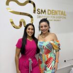 Violeta Isfel Instagram - ¡Qué emoción! Gracias @iamstheph por diseñarme una sonrisa tan DIVINA ✌🏻 ¡ME ENCANTÓ! 🫶🏻 Si quieres una sonrisa tan #divina como la mía, aquí te dejo el número para que pidas tu cita por #whatsapp📲 33 24 02 57 57 #violetaisfel #divina #sonrisa #dentista #gdl ¿Te gusta mi nueva sonrisa? Guadalajara, Mexico