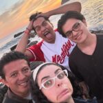 Violeta Isfel Instagram - Tenía estas fotitos y videos guardados, hoy quise compartirlos. Agradezco vivir y disfrutar de la hermosa familia que somos. 🫶🏻 Les amo ❤️ esposhito @rb7802 hijo @omar.isfel y hermano @charlypinedajr Gracias #mazatlan por mostrarnos tus hermosos colores, la banda sinaloense en la playa, las pulmonías y hermoso #mar 🌊 #violetaisfel #recuerdos #familia El Malecon Mazatlan Sinaloa