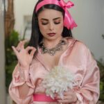 Violeta Isfel Instagram - Antes de que termine este mes que celebra el amor, quiero compartir con ustedes esta fotos que ame, en un estilo súper #coquette Obviamente de la mano de la mejor @pamloyolamua ¿Cuál es su foto favorita? #violetaisfel #rosa Mexico City, Mexico