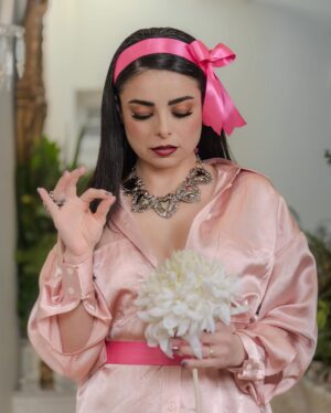 Violeta Isfel Instagram - Antes de que termine este mes que celebra el amor, quiero compartir con ustedes esta fotos que ame, en un estilo súper #coquette 

Obviamente de la mano de la mejor @pamloyolamua 

¿Cuál es su foto favorita? 

#violetaisfel #rosa