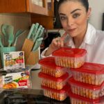 Violeta Isfel Instagram - ¡Heeeey mis amores! Mi secreto mejor guardado para cocinar rápido y saludable siempre será #Nutrideli, mi aliado en la cocina para ahorrar tiempo. #alimentatesanamente #publicidad Mexico City, Mexico