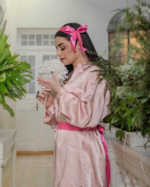 Violeta Isfel Instagram - Antes de que termine este mes que celebra el amor, quiero compartir con ustedes esta fotos que ame, en un estilo súper #coquette 

Obviamente de la mano de la mejor @pamloyolamua 

¿Cuál es su foto favorita? 

#violetaisfel #rosa