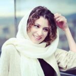 Vishka Asayesh Instagram - مممم به چى ميخندم كه چشمم اينجورى چپ شده؟!🤪🤣 عكس : دانيال