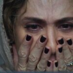 Vishka Asayesh Instagram - : رونمایی از نخستین تیزر فیلم سینمایی گورکن #گورکن_را_قانونی_ببینید فیلم سینمایی «گورکن» به نویسندگی و کارگردانی کاظم ملایی و تهیه‌کنندگی سینا سعیدیان، از امشب ساعت ۲۰ (پنج‌شنبه ۱۴ مرداد ۱۴۰۰) در پلتفرم‌های "نماوا" (namava.ir) و "فیلیمو" (filimo.com) بصورت آنلاین به نمایش درمی‌آید و مخاطبان خارج از کشور نیز می‌توانند این فیلم را با زیرنویس انگلیسی در پلتفرم "تلویکا" (televika.com) تماشا کنند. «گورکن» داستان زنی به نام سوده شریف‌زادگان است که در آستانه ازدواج مجددش با یک چالشی اساسی روبرو می‌شود. در این فیلم ویشکا آسایش، حسن معجونی، مهراوه شریفی‌نیا، بهنوش بختیاری، رضا بهبودی، مهدی حسینی‌نیا، سیاوش چراغی‌پور، محمود نظرعلیان، حمیدرضا محمدی، محمدامین اسدی، یدالله شادمانی، ندا دهشیری و گوهر خیراندیش نقش‌آفرینی کرده‌اند. فیلم سینمایی «گورکن» در اولین حضور جهانی خود در «جشنواره بین‌المللی فیلم شانگهای» نامزد دریافت جایزه بهترین فیلم در بخش استعدادهای جدید آسیا شد و در اولین نمایش آمریکای شمالی خود نیز توانست جایزه بهترین فیلم داستانی را از «جشنواره فیلم آستین آمریکا» (رویداد معتبر فیلمنامه‌نویسان) کسب کند. این فیلم تاکنون در بیش از ۳۰ جشنواره بین‌المللی به نمایش درآمده و ۱۴ جایزه جهانی را بدست آورده است. امشب با خرید یک بلیت، سینما را به خانه آورده و به اتفاق خانواده به تماشای گورکن بنشینید. لطفا با دیدن قانونی این فیلم، از سینمای مستقل حمایت کرده و به احترام سازندگان اثر، گورکن را فقط در پلتفرم‌های فیلیمو، نماوا و تلویکا نگاه کنید. آخرین اخبار و تصاویر گورکن را در سایت رسمی این فیلم (thebadger.ir) و یا صفحه‌ اینستاگرام آن (@goorkan.movie) دنبال کنید. • ساخت تیزر: حامد حسینی، محمد افشاری @hamed_hosseini21 @mohammad__afshari • نریشن: باران نیکراه @baran_nikrah #سینما_را_در_خانه_تجربه_کنید #قانونی_ببینیم #قانون_کپی_رایت #گورکن #فیلم_گورکن #گورکن_فیلم #badger #thebadger #thebadgermovie