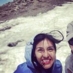 Vishka Asayesh Instagram - قله كلكچال 😎 همونطور كه ميبينيد باد ما را برد😅
