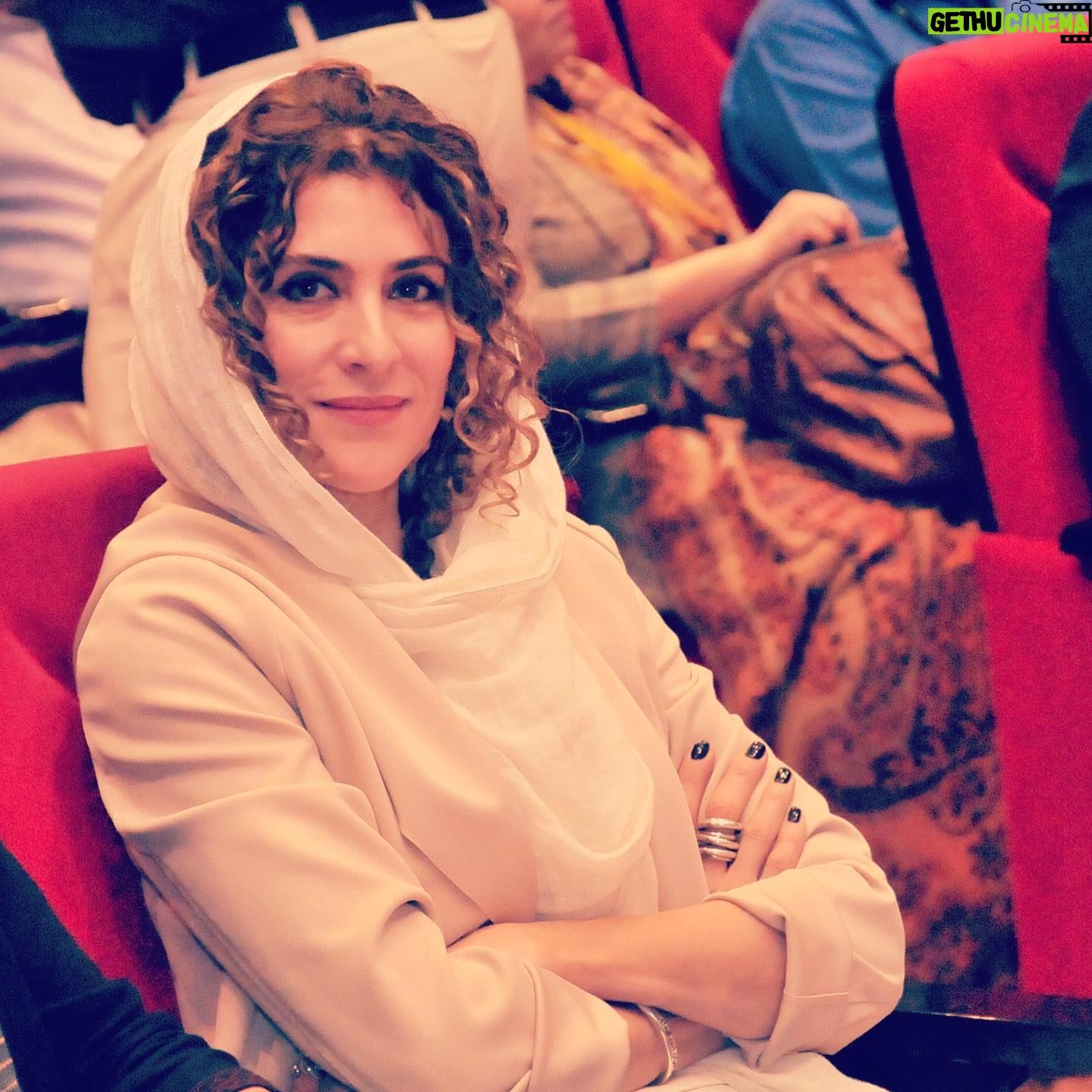 Vishka Asayesh Instagram - چه عجب آروم نشستم😉 Fashion Designer @sadaf.dabiralai #piff #filmfestival #jury