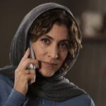Vishka Asayesh Instagram - درخشش «گورکن» در دو جشنواره آمریکایی فیلم سینمایی «گورکن» از جشنواره فیلم «فارگو» و «پراسپکتور» جایزه گرفت. به گزارش روابط عمومی پروژه، فیلم سینمایی «گورکن» به کارگردانی کاظم ملایی و تهیه کنندگی سینا سعیدیان در بیست و دومین حضور بین‌المللی خود دیپلم افتخار بهترین فیلم سینمایی را از بیست‌ویکمین جشنواره فیلم «فارگو» دریافت کرد. جشنواره بین‌المللی «فارگو» هر سال در بخش‌های سینمایی، فیلم کوتاه، مستند، تجربی، انیمیشن و فیلم‌های دانشجویی برگزار می‌شود. فیلم سینمایی «گورکن» ماه گذشته نیز توانست جایزه بهترین فیلم سینمایی را از پنجمین جشنواره بین‌المللی فیلم «پراسپکتور» در آمریکا، از آن خود کند. «گورکن» روایت زنی به‌نام سوده شریف زادگان با بازی ویشکا آسایش است که درست قبل از ازدواج مجددش دچار یک چالش سخت در زندگی شخصی‌اش می‌شود.