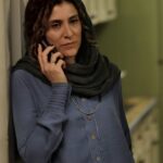 Vishka Asayesh Instagram - جايزه بهترين بازيگر زن «نوزدهمین جشنواره بین‌المللی فیلم ريووسايد» برای فیلم‌ سینمایی گورکن از کاظم عزیز تشکر میکنم بابت همه راهنمایی‌هاش که باعث شد بتونم نقش سوده رو بازی کنم 😍 تبریک به همه بازیگرهای درجه یکی که کنارم بودن ❤  فیلم سینمایی «گورکن» به کارگردانی کاظم ملایی و به تهیه‌کنندگی سینا سعیدیان، شنبه شب گذشته موفق به دریافت چهار جایزه‌ مهم در مراسم اختتامیه‌ «نوزدهمین جشنواره بین‌المللی فیلم ریورساید آمریکا» شد. فیلم سینمایی «گورکن» موفق به دریافت جوایز بهترین فیلم سینمایی، بهترین بازیگر زن (ویشکا آسایش)، بهترین گروه بازیگران و بهترین فیلم از نگاه تماشاگران شد.