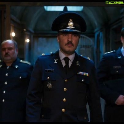 Vishka Asayesh Instagram - اين فيلم رو از دست نديد🤩 اولین تیزر رسمی فیلم سینمایی سرخپوست رونمایی شد. همزمان با آغاز پیش فروش سرخ پوست در سينما تيكت، تیزر این فیلم منتشر شد. سرخ پوست به كارگرداني نيما جاويدي و تهيه كنندگي مجيد مطلبي، دومين فيلم برگزيده ي مردمي در جشنواره فجر بود كه با بازی نوید محمدزاده ، پری ناز ایزدیار، آتیلا پسیانی،ستاره پسیانی و حبیب رضایی و با حضور مانی حقیقی از چهارشنبه در سینماهای سراسر کشور اکران میشود. ساخت تیزر: مسعود رفیعزاده موسيقي: رامين كوشا