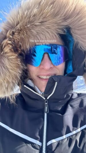 Vishka Asayesh Instagram - قصه های من و کوهستان❤️🤩🤍 #mountains #snow #hiking