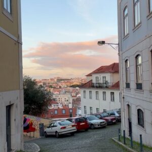 Vitória Falcão Instagram - (1)

minha grande promessa na virada do ano foi encarar a vida na pele. compromissada com não deixar o tempo passar por mim. corpo ativo, de ação, pronta pra ouvir os desejos, mergulhar fundo, olhar a cabeça. me lançar! perfurar os tecidos do meu próprio corpo com muitas histórias.