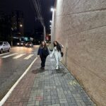 Vitória Falcão Instagram - ai ai, são paulo (e uma fuga rapidinha em goiânia). esse é um apanhado dos últimos dias. bem no aleatório mesmo. dos encontros cheios de amor a um muquitin q queria me pegar e sem querer eu peguei ele. tomara que eu lembre q dia foi esse da foto da sombra. tomara que a vida esteja viva por aí, com o exercício da coragem, delícias de milho, sem dengue, skincare em dia, dando tempo pra quem vc ama……. vejo uns por aí na última foto. aqui em sp, bh e rio. sou aleatória sempre, eu sei. mas hoje eu tou totalmente totalmente. tchau