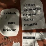 Vitória Falcão Instagram - 10 shows em 12 dias (: é claro que eu ia dar uma desaparecidinha do meio pro fim, né? ehehehehe foi cooooisa, viu? pense! e já é pouca doidura perambulando minha cabeça…… mas esses últimos meses eu tou especialmente mais pipioipopioipo. agora eu entendi um pouquinho mais que desorganizando dá pra se organizar mesmo, chico. e eu sigo no pernambuco, acredita? mas ouvi bem mais forró do que maracatu, isso foi só pra pra dizer de uma lembrança boba que fez sentido aqui com essa vida toda misturada no carrossel. oi, voltei (: e vou voltar e vou sumir de novo. juro que tou sempre no tempo possível, o que eu tenho, o meu. do jeito que sou, pequena ou menor que uma gota; do meu tamanho normal, 171. a vida é grande demais. e é muita arrumação viver no país mais legal e dolorido do mundo ao mesmo tempo. ihuuuuuuuu