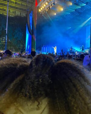 Vitória Falcão Instagram - fui muito feliz no @mita.festival 🤍 vi minha amiguinha vendo a banda do coração e sendo muito feliz. amei muito meu casal pefelido. me embrenhei com minhas irmãs, 1 e 3, uma em três, todas por uma e aquela pataquadinha q a gente sabe bem como é o amor. na última foto, tou em frente a prefeitura dessa cidade maluca q me dá um monte de coisa e me bota doida tb. a lua em cima, lucas e nay na minha frente, bem como minha vida é

prontas pra turnê das namoradeiras?  jajajajajjajajaja