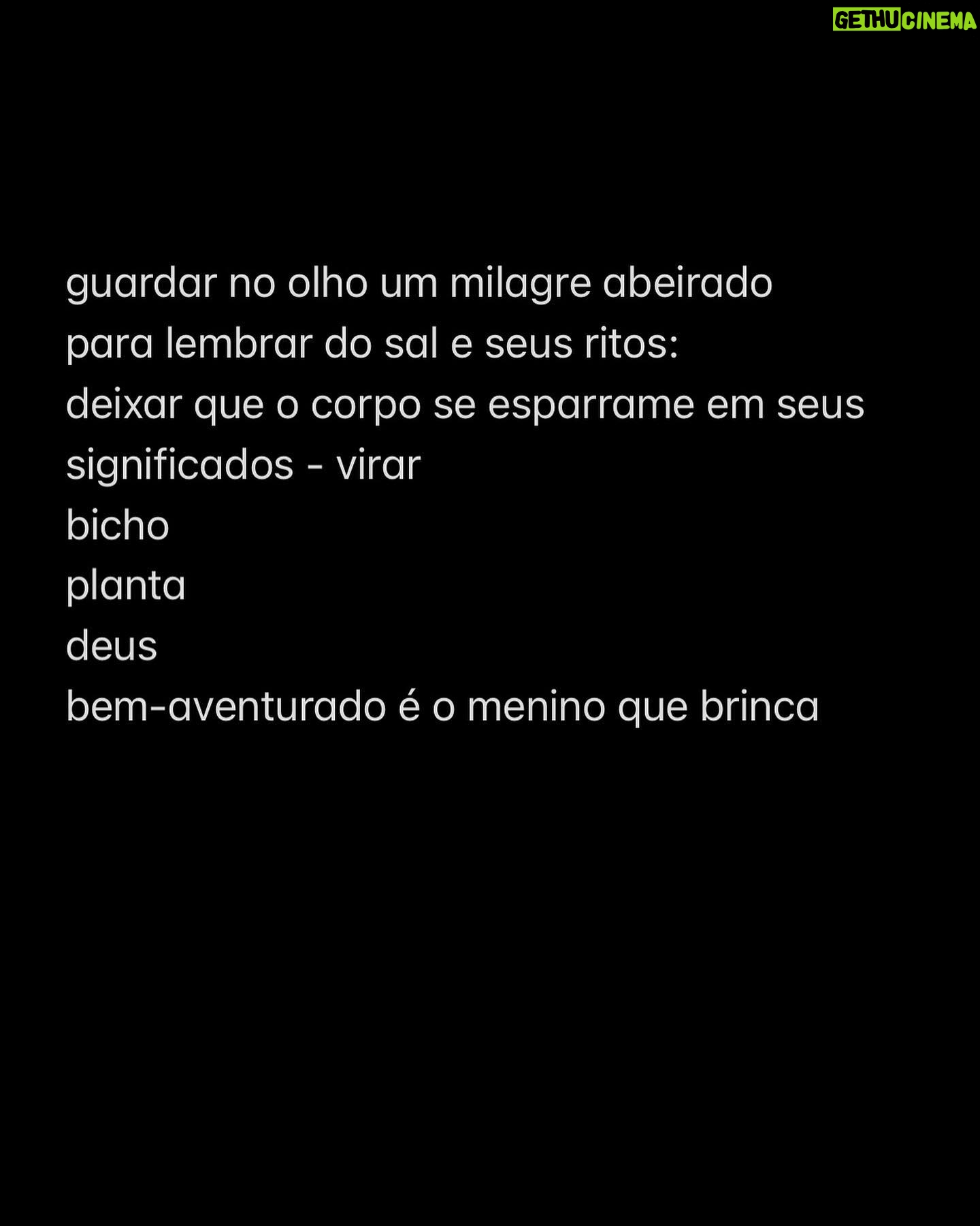 Vitória Falcão Instagram - não vivi o carnaval, esse foi um dia milagreiro que aconteceu ainda em janeiro. tou bem apaixonada por pernambuco tem um tempo e se nota, né? tu sabe quem é a la ursa? se n, procure saber 🤍 ps: “eu n sou pirannnguêraaa” 📸 @larissadare 📹 @biaxavier___