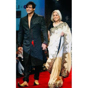 Vivek Oberoi Instagram - My darling Amma, 

You’re a powerhouse! An abode of motivation, a goldmine of wisdom, and an ocean of emotions. 

As you turn 70 years young, I feel so so proud being your son, learning everyday from you and weaving countless precious memories.

I pray to bhagwaan to keep you hale and hearty always. And may you always keep that adventurous, passionate, fun & vibrant young girl within you rocking! 

Happy Birthday Maa🎉🎂!