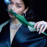 Vivian Sung Instagram – 以精湛演技收穫熱烈掌聲的 #宋芸樺 ，不僅是一位才華洋溢的演員，更是一位勇於探索生命無限可能的冒險家。

不管是透過旅行感受生活的不同節奏，還是藉由對飾品的狂熱將不同尺寸、色調的戒指融入日常穿搭， @bravolav 皆以自信態度面對人生！

#StyleBAZAAR #apmmonaco @apmmonaco