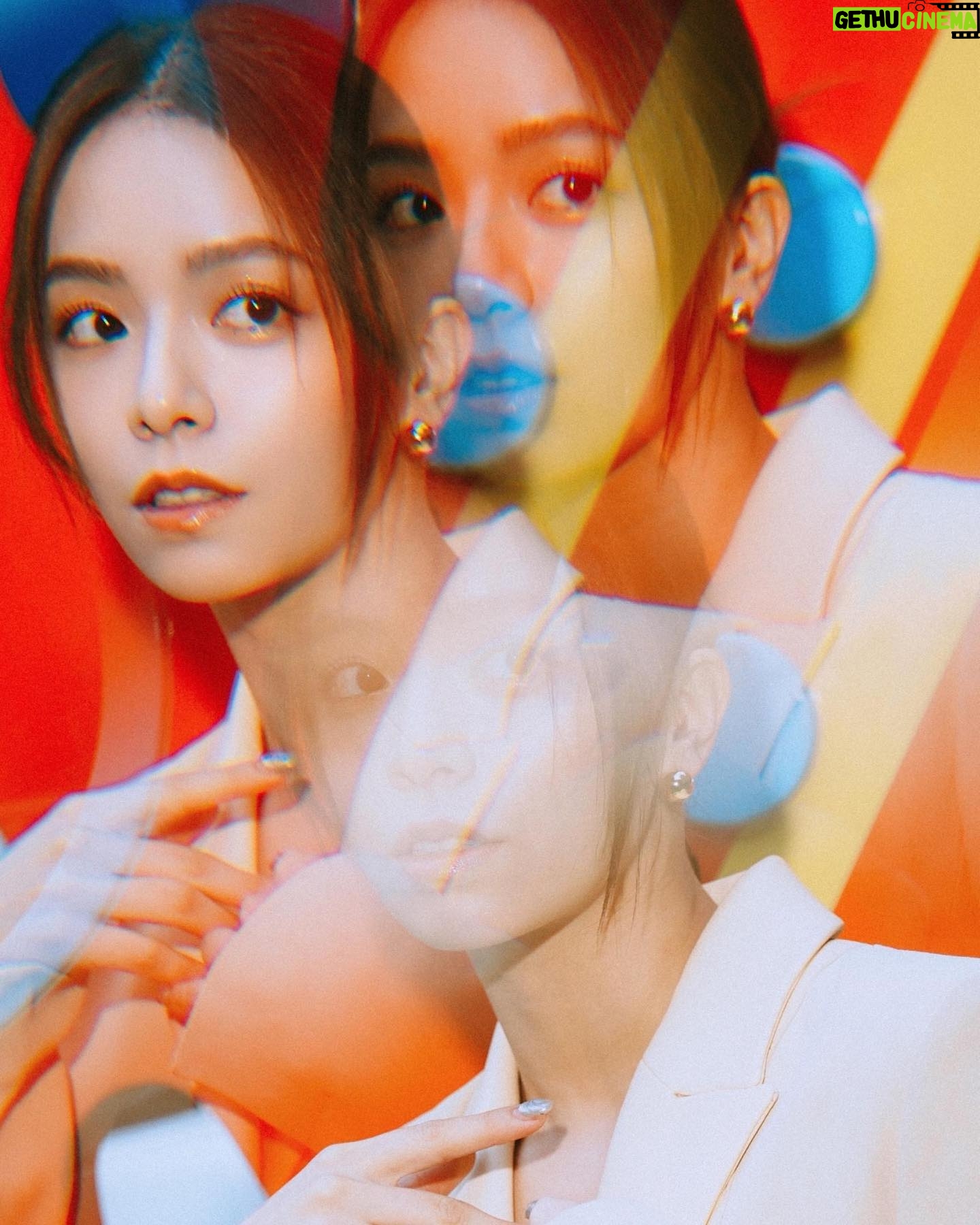 Vivian Sung Instagram - So 給我一個吻~ 不要問可以不可以~ 💋