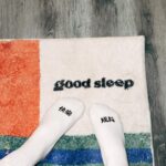 Vivian Sung Instagram – 最近一直在想「降雨機率50％」，到底是50％的機率會下雨，還是50％的面積會下雨？

很確定的是⋯ 每次我曬衣服就有一半的時候會下大雨🫠

–

等待打破魔咒的同時，最近的人生有吃好睡好多看美的事物，也找回對表演最初的熱情，感受快樂成長的步調，還不錯呢♡