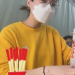 Vivian Sung Instagram - 過年期間整理了些思緒，回顧手機裡整年的照片，金魚腦的我，原來有小小地、慢慢地落實美好的生命體驗。 不管籤怎麼定義，大吉就是大吉啦！ 祝大家都有個「金宋」的龍年 💖