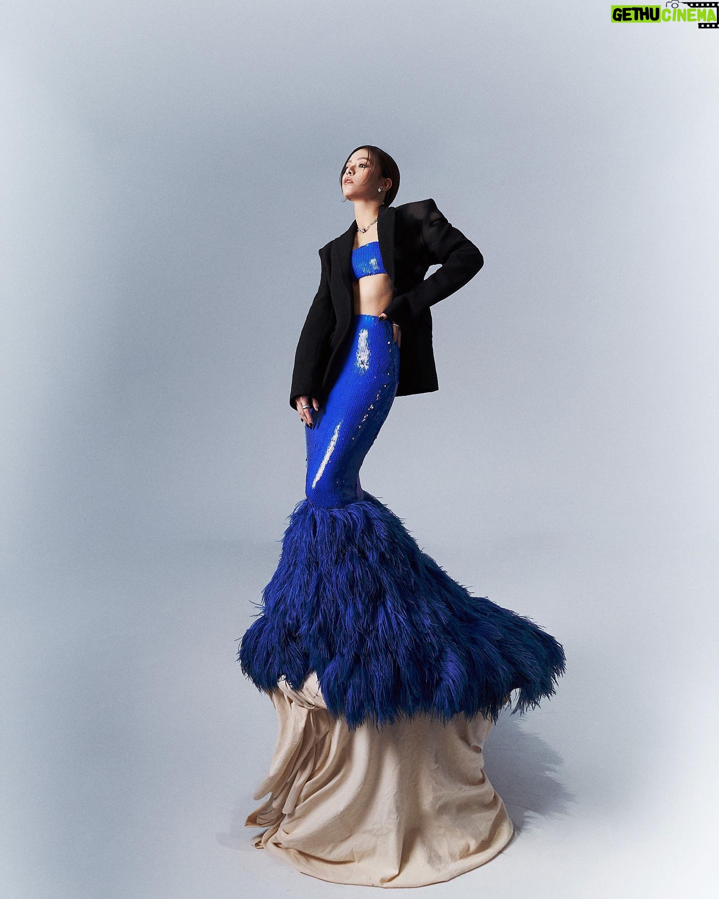 Vivian Sung Instagram - 我們的金馬60 💙 👗 @davidkomalondon 💎 @bulgari 👠 @renecaovilla @renecaovilla.tw 💃@eavecning @ningstyling 💇 @80s_ares 💄 @clairechangmakeup @21caratmakeup 📷 @riio666 📝 @anshia_flower @goldenhorsefilmfestival #tghff #金馬60