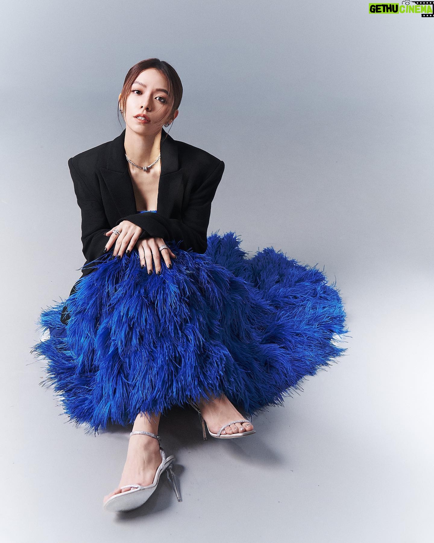 Vivian Sung Instagram - 我們的金馬60 💙 👗 @davidkomalondon 💎 @bulgari 👠 @renecaovilla @renecaovilla.tw 💃@eavecning @ningstyling 💇 @80s_ares 💄 @clairechangmakeup @21caratmakeup 📷 @riio666 📝 @anshia_flower @goldenhorsefilmfestival #tghff #金馬60