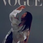 Vivian Sung Instagram - #VogueECover 出道至今剛好十年，喜歡思考的宋芸樺，在這一兩年明顯看見了自己的改變，「我覺得和30歲有關，因為29歲是我人生至今最焦慮、最慌張的時期。」 在從女孩轉變到女人的過渡期，她突然覺得找不到自己的定位和方向，對很多事情失去興趣，不再好奇，不知道自己追求的是什麼。每個下一秒好像都是可預期的，她發現自己失去了些什麼。 所以，她試圖尋找重新出發的動力，在一步步的探索中，發現原來能夠讓自己真正快樂的，是「純粹」這兩個字。她回到了那個最初的，純粹的自己，「然後不要害怕把夢做大」。 Dream Big！不要害怕嘗試，不要因為沒自信而限制自己，不要把自己龜縮在自以為是的安全感裡。「先把夢做大，才能夠有機會成真。」 🔗 看更多獨家精彩專訪內容，請點 @voguetaiwan 首頁連結 Talent: 宋芸樺 VivianSung ＠bravolav APAC Editorial Director: Leslie Sun @sunles Project managing director: Amber Lo @yenchenlolo Managing editor: Emma Huang @emmahuang1030 Photographer: Chou Mo @chou_mo_ Video Director: Eric Wang @ddaviw VFX: Elsa Tsai @peiyu2d Gaffer: Cash @cashng Stylist: Kevin Cheng @orangekai @thekaiissue Interview: Ariel Hsu Makeup: Jimy Wu @backstagejimywu Hair: Ares 威奇 @80s_ares @80sstudio Fashion: Fend, Prada, Chloe, Versace, Loewe #宋芸樺 #VivianSung #vogueceleb