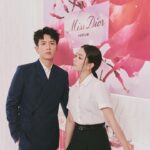 Vivian Sung Instagram – Love Out Loud   ♡‘ 

我和你
我想你
我愛你

初戀的味道，就像我人生中第一瓶香水《MISS DIOR花漾迪奧淡香水》，偶然的相遇，卻有著令人難忘浪漫甜甜的香氣。

久違的跟 @kaikaiko 合體在MISS DIOR巡香愛戀之旅，「為愛勇為」的主題，充滿著讓人怦然心動、奔放迷人的氣息，一定要到忠孝sogo逛逛，怎麼拍都有戀愛的感覺！

Miss Sung loves Miss Dior 💋
@diorbeauty @diorbeautylovers 
#DIOR #MISSDIOR #LOVEOUTLOUD #MISSDIORPARFUM