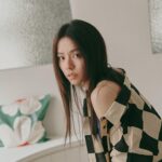 Vivian Sung Instagram - E型人偶爾也會想要躲起來 (˶‾᷄ ⁻̫ ‾᷅˵) 喜歡透過與人互動溝通來獲得能量，卻也開始練習把自己放在內在世界的中心，任何時刻，也能享受獨處的自在，這就是我30後E人的浪漫 ♡