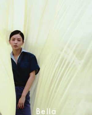 Vivian Sung Instagram - #BellaStar
宋芸樺21歲以電影《等一個人咖啡》出道，翌年就以《我的少女時代》紅遍兩岸三地，成為那些年最備受矚目的怪物新人。

10年過去仍然戲約不斷，卻大膽撕下愛情片女王的標籤，嘗試更多不同的角色及戲路，讓觀眾看到她更多元的面貌。2023年她更跨足國際，挑戰用外語演出法國電影《榮耀之路》，精彩的表現使她獲得滿堂彩，而今年則是首度進軍韓國影視圈，再次將她的演藝事業推向更高的舞台。

監製｜Toby Hsu @tobyotron 
造型｜Chun Chao @thechaochun
攝影｜Zhou Chuan @_zhou_chuan 
影音｜Lia Lee @sian.1 
撰文｜Andie Shih
化妝｜Claire @clairechengmakeup @21caratmakeup 
髮型｜威奇 @80s_ares @80sstudio 
協力｜Christine Lin @christiniful 
服裝｜Max Mara @maxmara 

#Bellataiwan #Bella儂儂 #做自己最時尚 #請按追蹤關注儂儂 #maxmara #宋芸樺