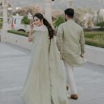 Vrushika Mehta Instagram – Under the Tuscan sun of love, surrounded by the warmth of family and friends, we painted our journey in shades of joy at our Italian-themed Haldi ceremony. 💛✨ Blessed with love, laughter, and countless memories. ❤
.
Captured by: @smaryafilms 
Jewellery: @houseofdoro 
Designed & Managed by: @faith13_events 
#rabhdivrushyy #haldi