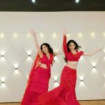 Vrushika Mehta Instagram - Both of them are looking like a WOW 🤩 #reelitfeelit #feelitreelit #reels #reelsinstagram