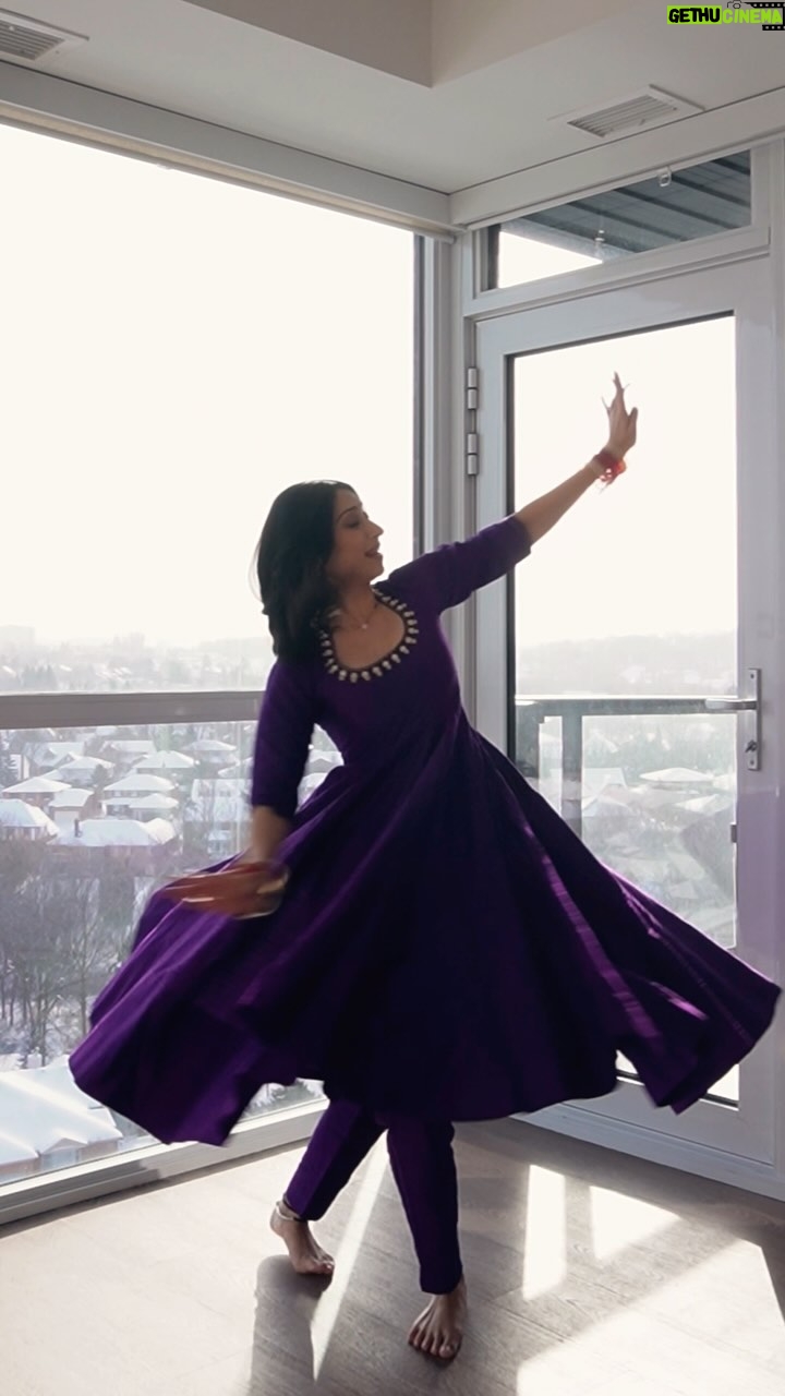 Vrushika Mehta Instagram - Konsa hai favourite rang batade mujhe? Edited by: @aniii_ket01 #reelitfeelit #feelitreelit #reels