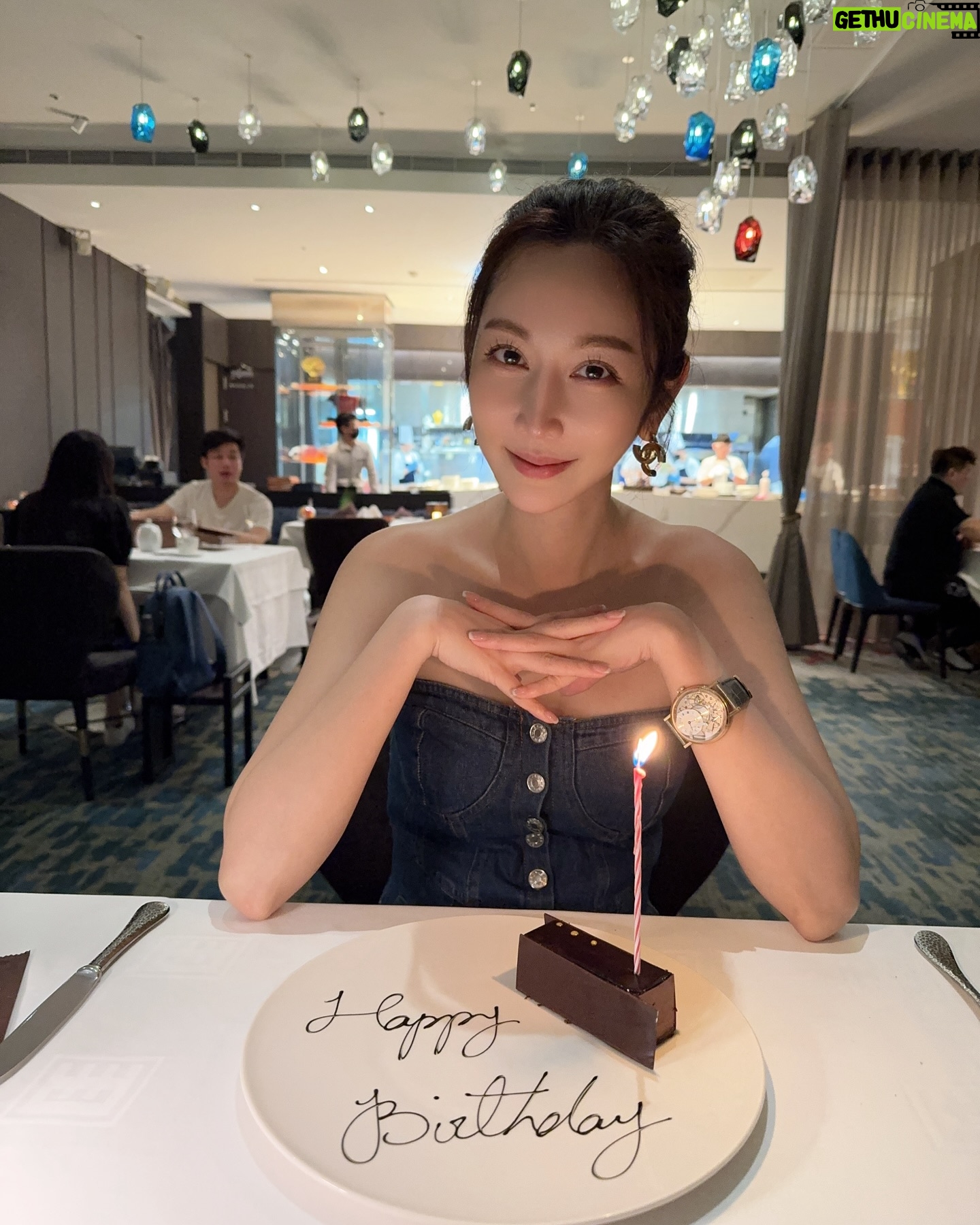 Wan-Ting Tseng Instagram - 不要誤會我不是還在過生日 只是很感謝過往的每個朋友 每個人生的歷練 如果說生日真的可以許願 讓願望成真 那麼我希望愛我的人跟我愛的人 可以永遠在我身邊❤️
